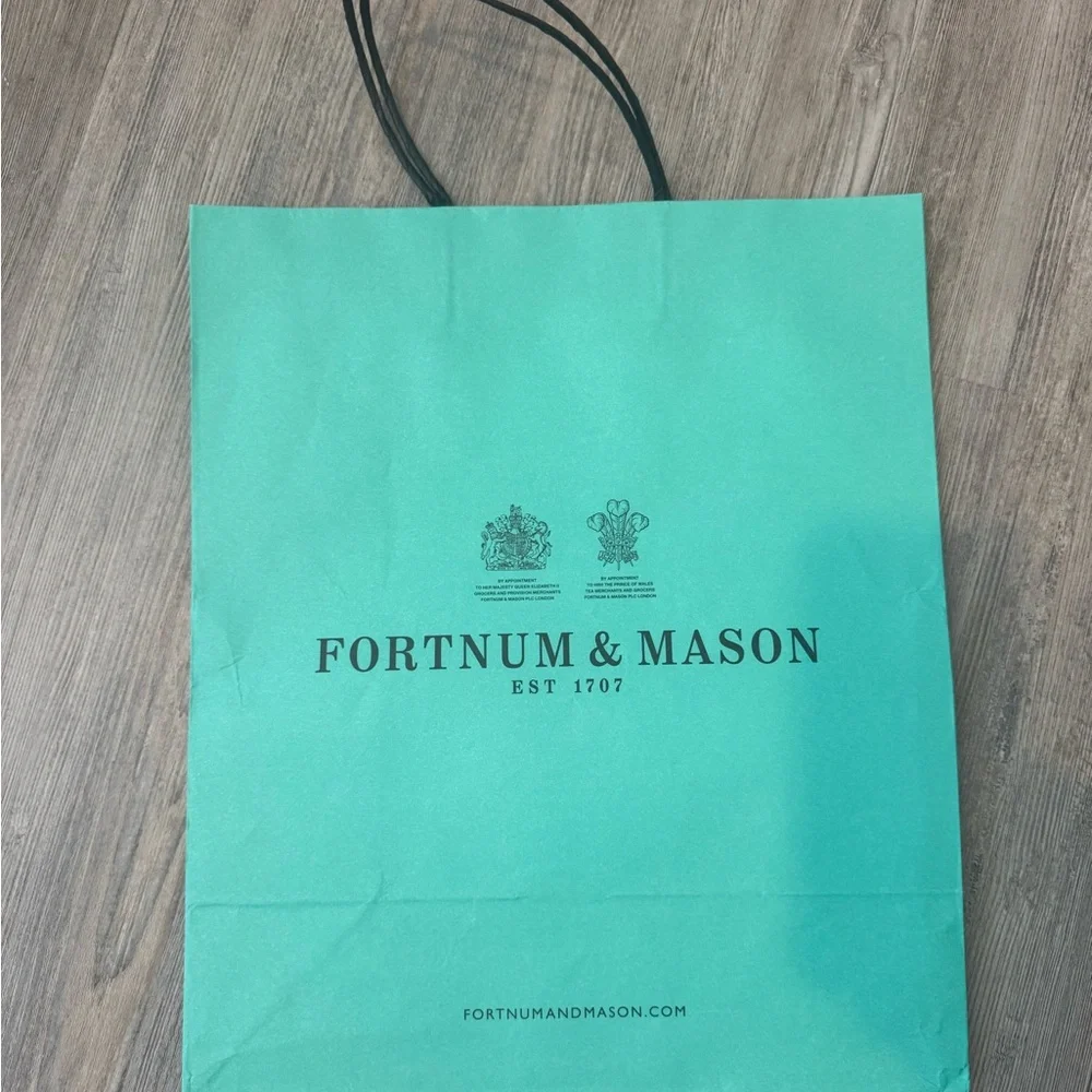 Alaia, Barbour, and Fortnum & Mason empty shopping bags, as is - Picture 4 of 4